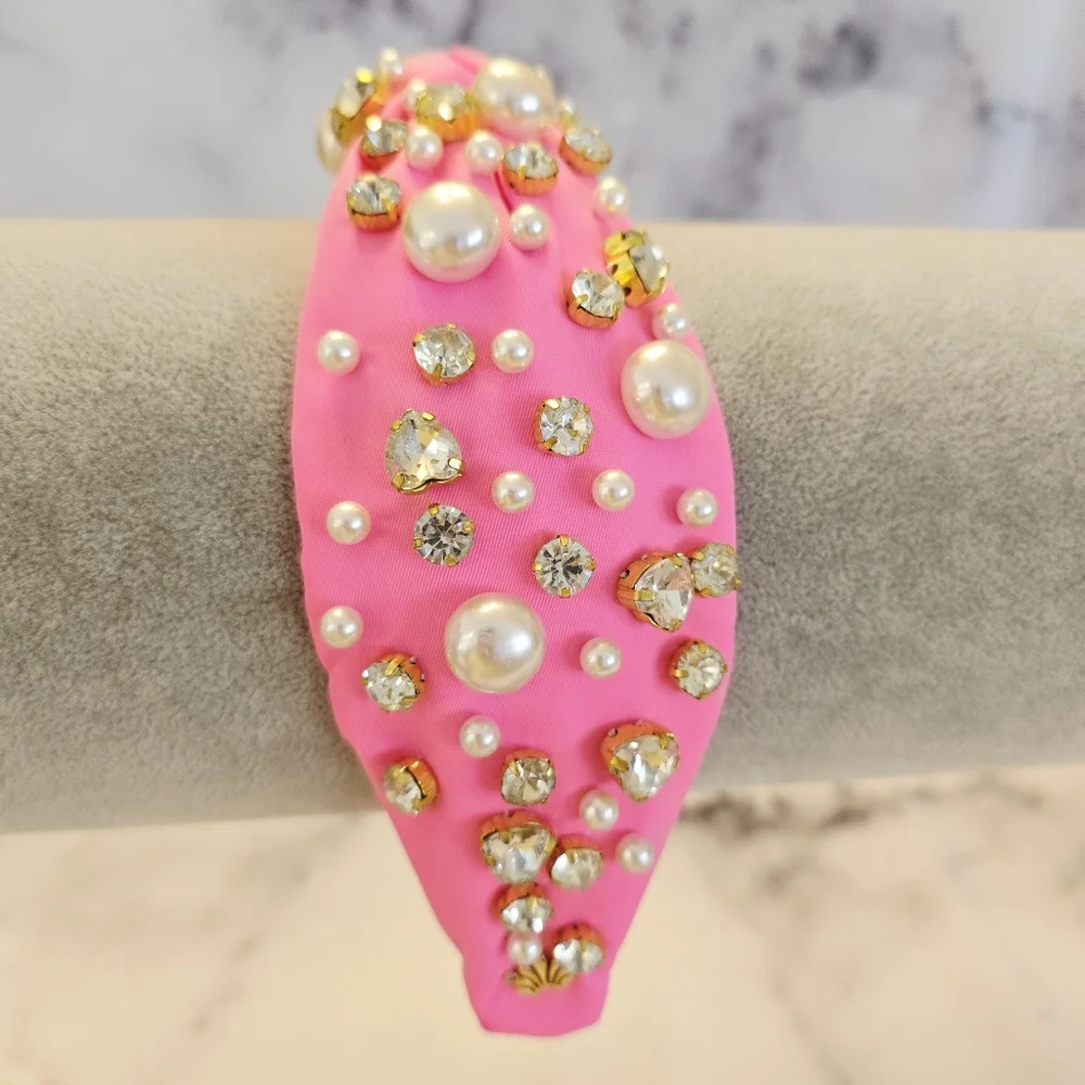 LELE SADOUGHI X STONEY CLOVER BUBBLEGUM PEARL & CRYSTAL HEARTS KNOTTED HEADBAND
